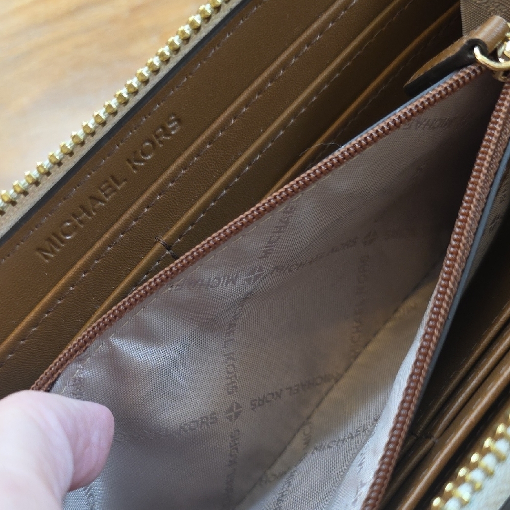 Michael Kors Monogram Tan Wallet - Picture 7 of 10